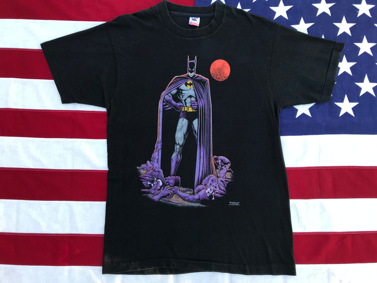 Batman Vintage T-Shirt ©️DC Comics Inc 1988 by Fruit Of The