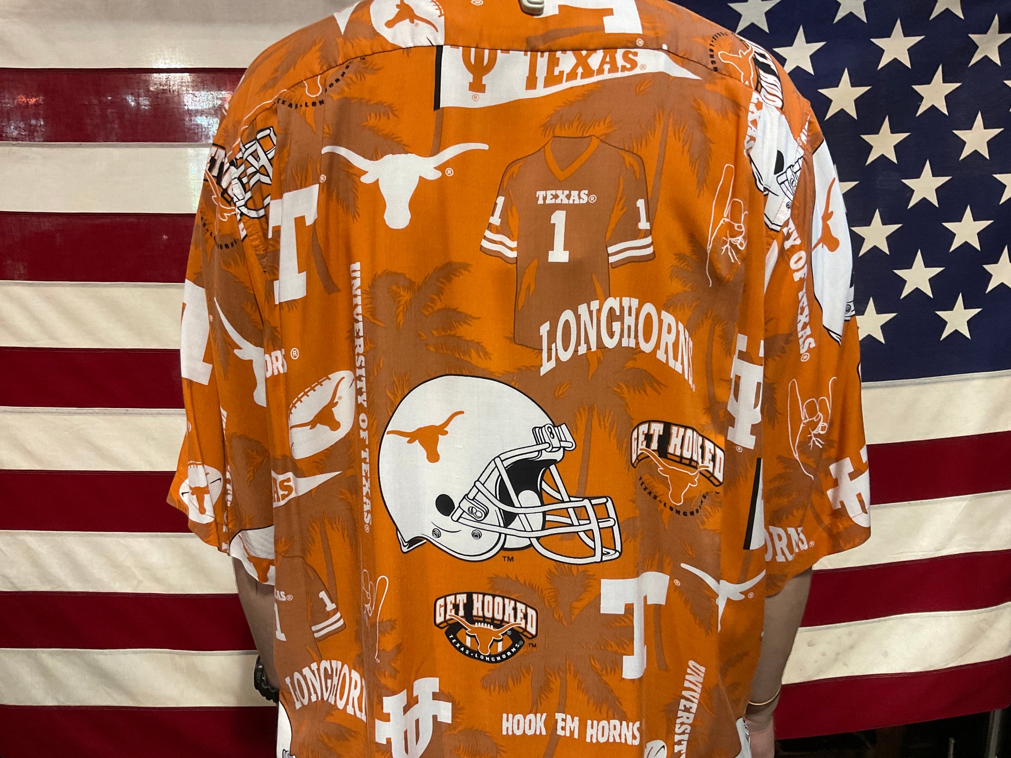 Texas Longhorns®️Football Vintage 90’s Rayon Printed Mens Shirt By Reyn Spooner®️Genuine Merchandise  USA