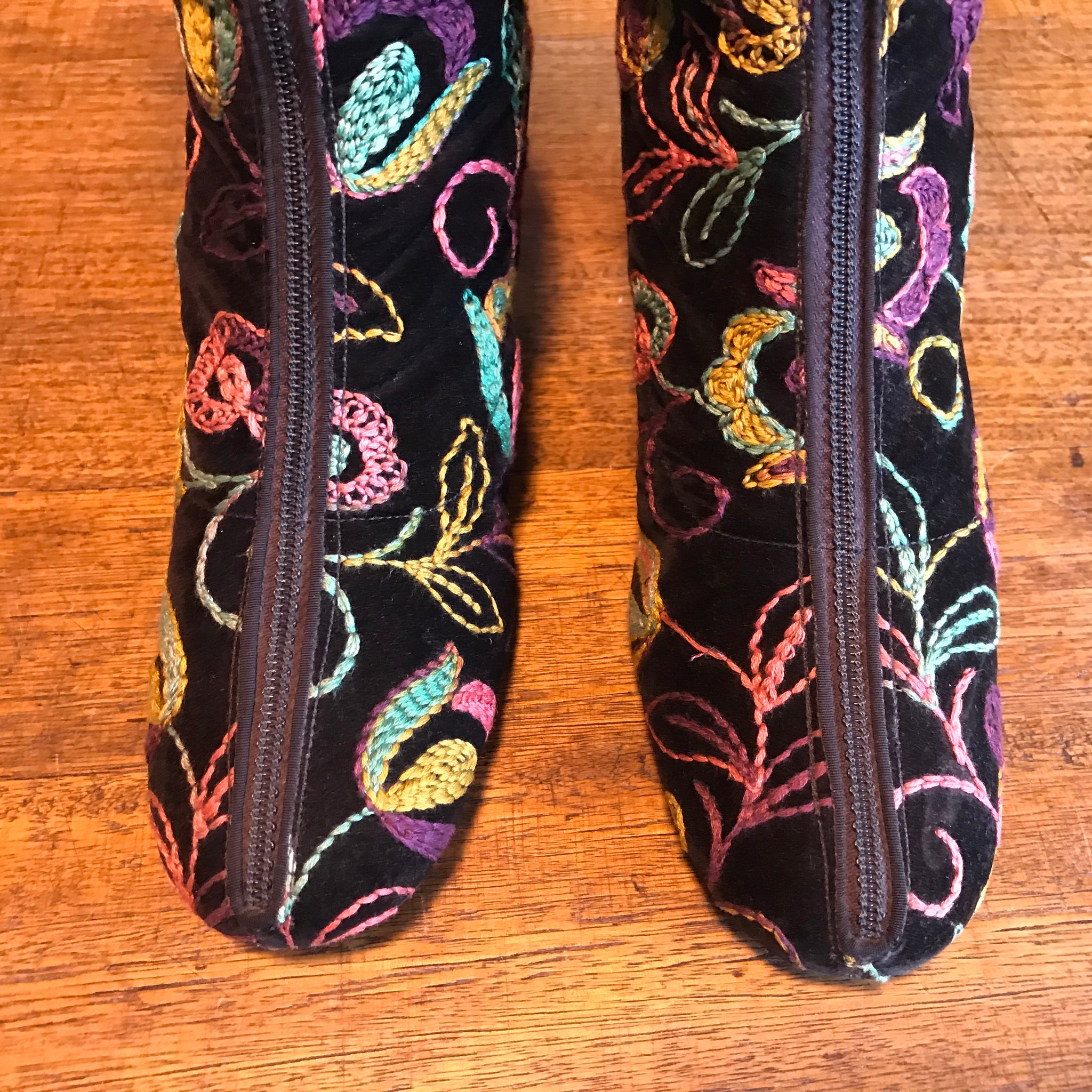 Golo Footwear 60/70’s Vintage Women’s Embroidered Velveteen High Boots Made in USA
