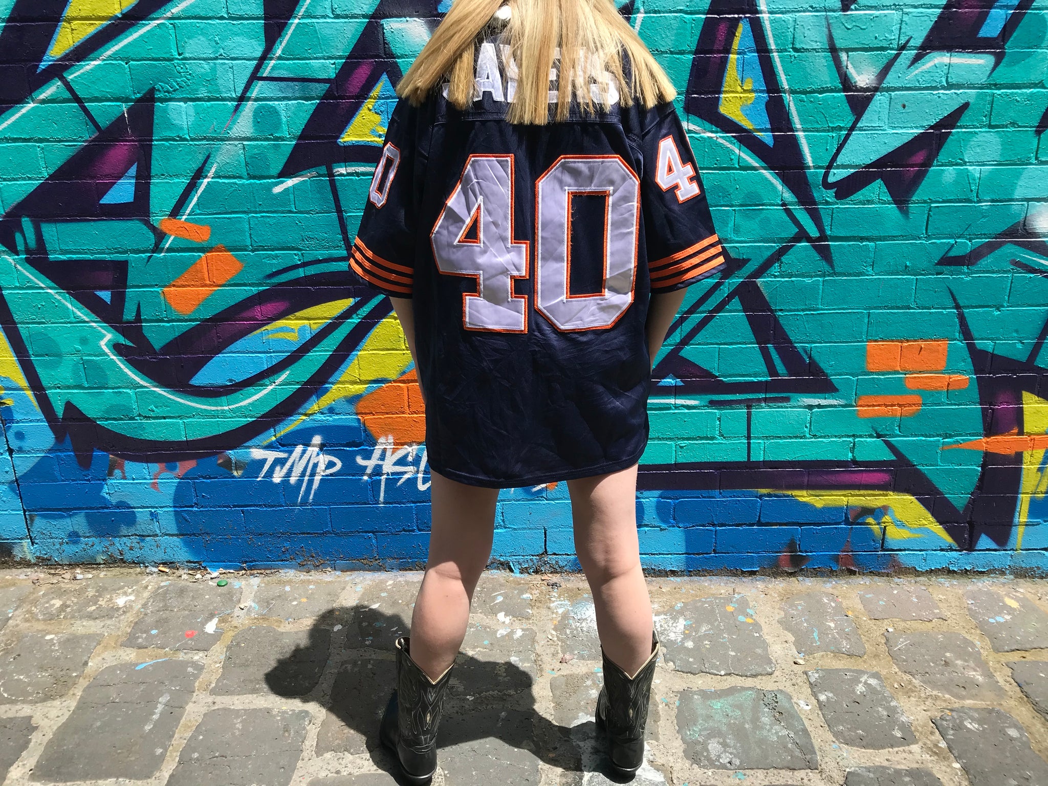 90's oversized jersey outfit