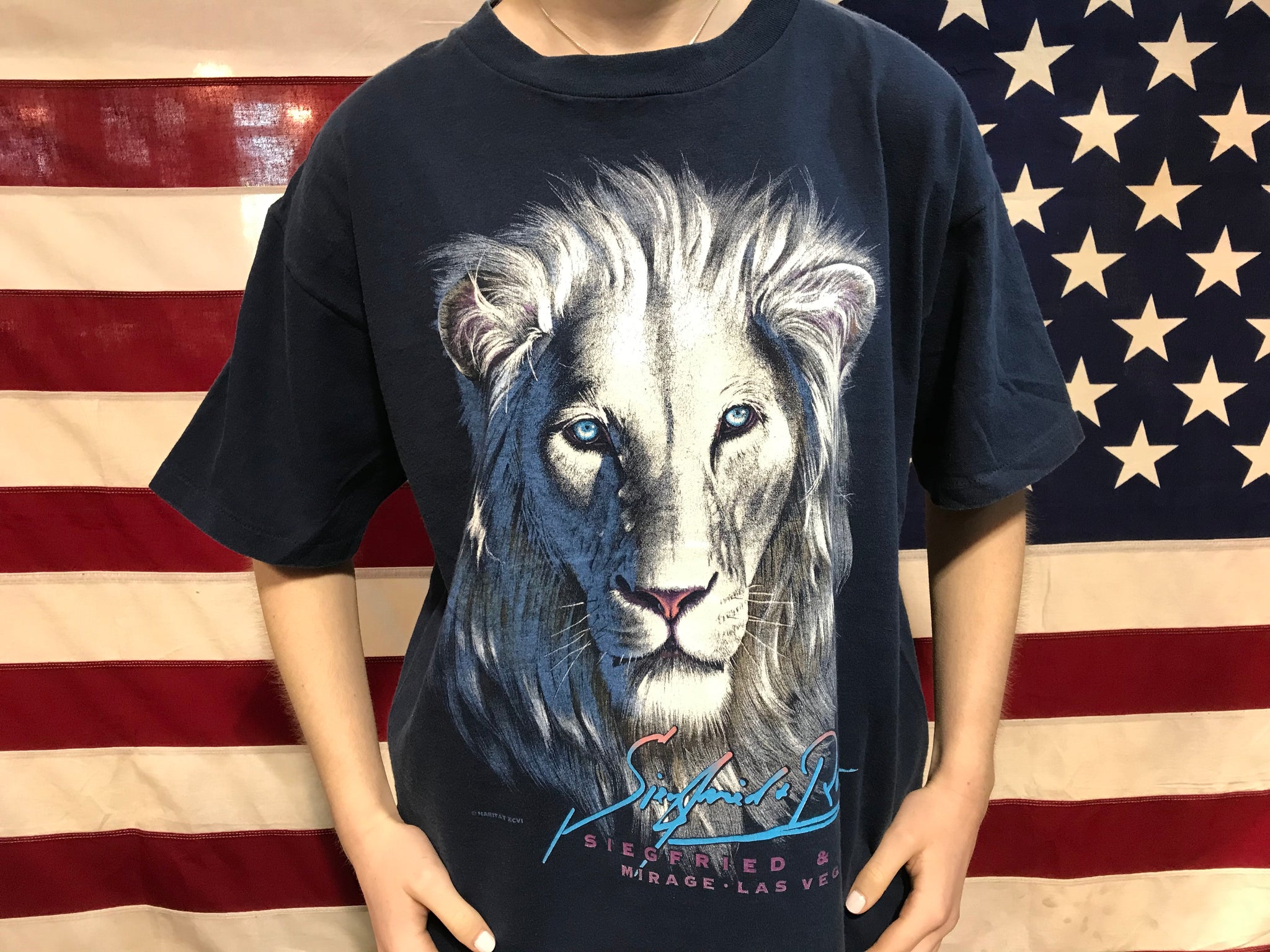 Animal Print 90's Vintage T-shirt “ Lion “ Siegfried & Roy®️Mirage.Las –  American Vintage Clothing Co.